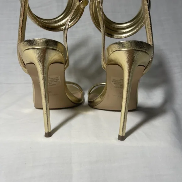 Steve Madden Women's Bali Heeled Sandal, Gold. Wrap around ankle strap. Size 6 - Picture 6 of 8